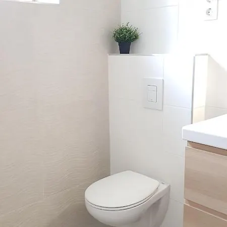 Belvarosi Haz Gyoenyoeru Panoramaval Semesterbostad *