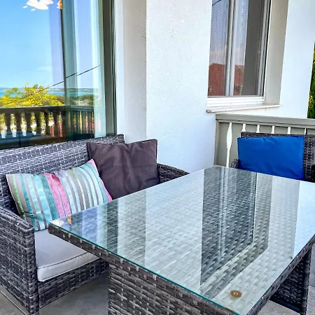 Dom wakacyjny Belvarosi Haz Gyoenyoeru Panoramaval Balatonalmádi