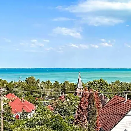 Belvarosi Haz Gyoenyoeru Panoramaval Semesterbostad