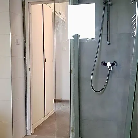 Belvarosi Haz Gyoenyoeru Panoramaval بيت للعطل *