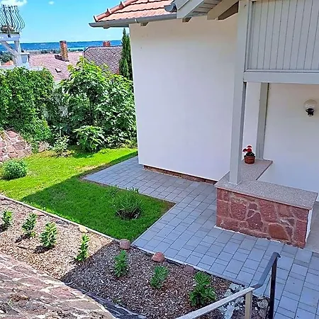 Belvarosi Haz Gyoenyoeru Panoramaval Semesterbostad