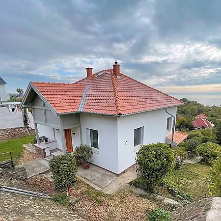 Belvarosi Haz Gyoenyoeru Panoramaval