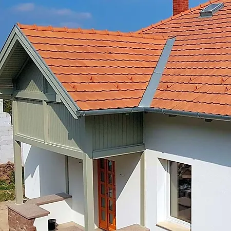 Belvarosi Haz Gyoenyoeru Panoramaval Semesterbostad *
