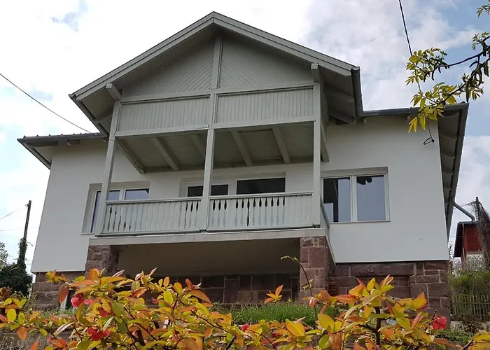 Belvarosi Haz Gyoenyoeru Panoramaval Balatonalmádi